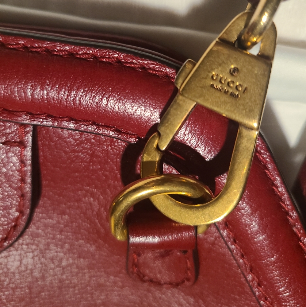 Authentic Medium Red Leather Gucci - Picture 8 of 14